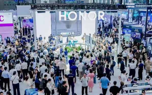 全国首个人工智能终端展太顶了！AI疯狂席卷，未来已来！ 