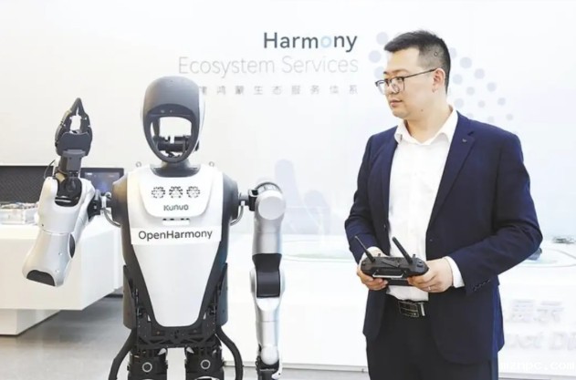 速看！国内首款，鸿蒙人形机器人 “夸父” 正式亮相！ 